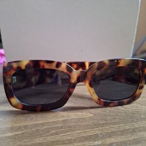 ❤️Sunglasses Brown and Tan Tortoise Style 100% UV Protection